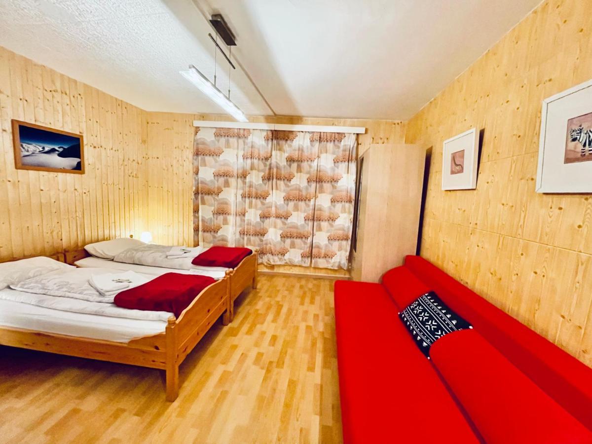 Basic Dreibettzimmer mit Gemeinschaftsbad